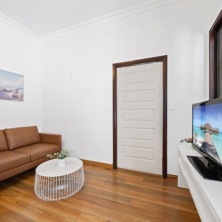 Spacious 1 Bedroom Guest House With Free Parking Сидней Экстерьер фото