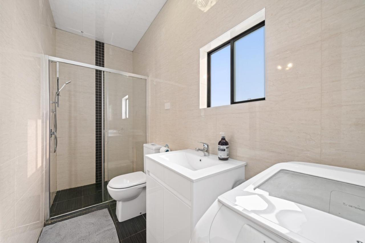 Spacious 1 Bedroom Guest House With Free Parking Сидней Экстерьер фото