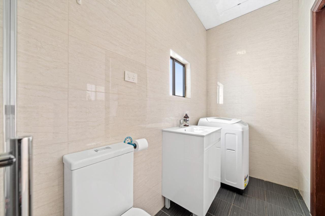 Spacious 1 Bedroom Guest House With Free Parking Сидней Экстерьер фото